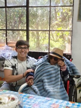 Imágenes para rendir homenaje a persona finada, estas pueden variar en su contenido.