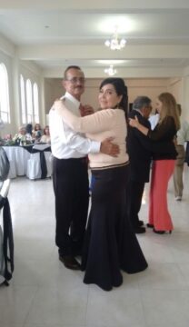 Imágenes para rendir homenaje a persona finada, estas pueden variar en su contenido.