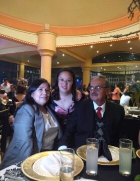 Imágenes para rendir homenaje a persona finada, estas pueden variar en su contenido.