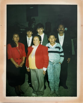 Imágenes para rendir homenaje a persona finada, estas pueden variar en su contenido.