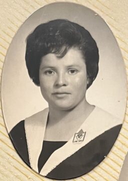 Imágenes para rendir homenaje a persona finada, estas pueden variar en su contenido.