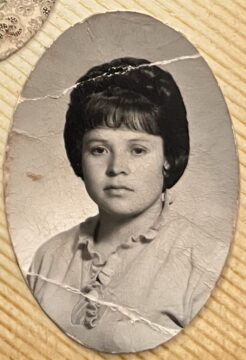 Imágenes para rendir homenaje a persona finada, estas pueden variar en su contenido.