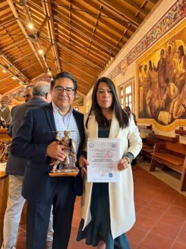 Imágenes para rendir homenaje a persona finada, estas pueden variar en su contenido.