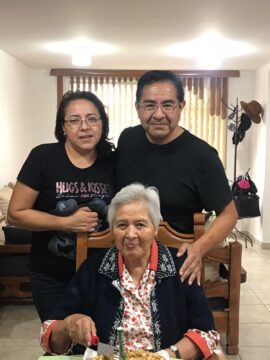 Imágenes para rendir homenaje a persona finada, estas pueden variar en su contenido.