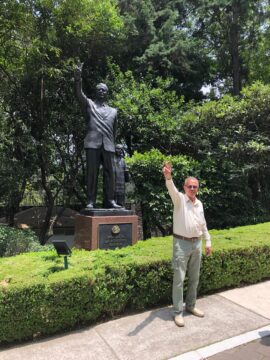 Imágenes para rendir homenaje a persona finada, estas pueden variar en su contenido.