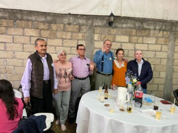 Imágenes para rendir homenaje a persona finada, estas pueden variar en su contenido.