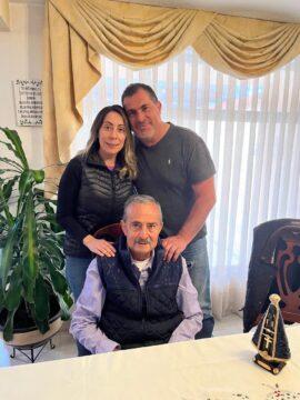 Imágenes para rendir homenaje a persona finada, estas pueden variar en su contenido.