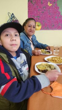 Imágenes para rendir homenaje a persona finada, estas pueden variar en su contenido.