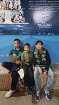 Imágenes para rendir homenaje a persona finada, estas pueden variar en su contenido.