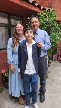 Imágenes para rendir homenaje a persona finada, estas pueden variar en su contenido.