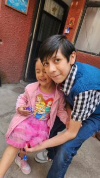 Imágenes para rendir homenaje a persona finada, estas pueden variar en su contenido.