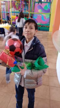 Imágenes para rendir homenaje a persona finada, estas pueden variar en su contenido.