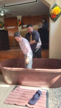 Imágenes para rendir homenaje a persona finada, estas pueden variar en su contenido.