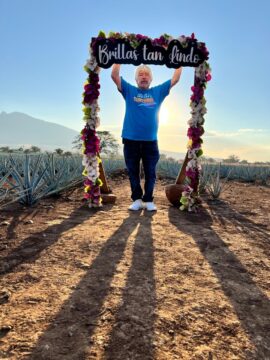 Imágenes para rendir homenaje a persona finada, estas pueden variar en su contenido.