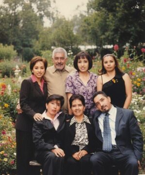 Imágenes para rendir homenaje a persona finada, estas pueden variar en su contenido.