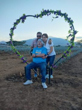 Imágenes para rendir homenaje a persona finada, estas pueden variar en su contenido.