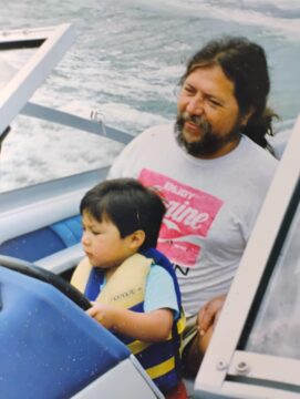 Imágenes para rendir homenaje a persona finada, estas pueden variar en su contenido.