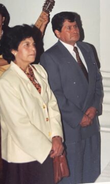 Imágenes para rendir homenaje a persona finada, estas pueden variar en su contenido.