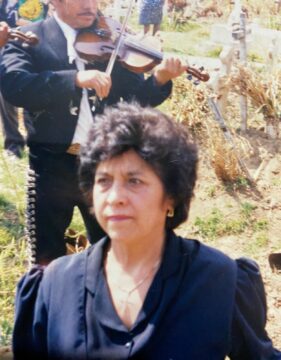 Imágenes para rendir homenaje a persona finada, estas pueden variar en su contenido.