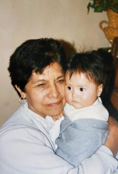 Imágenes para rendir homenaje a persona finada, estas pueden variar en su contenido.