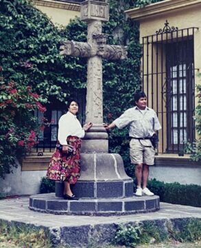 Imágenes para rendir homenaje a persona finada, estas pueden variar en su contenido.