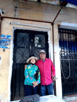 Imágenes para rendir homenaje a persona finada, estas pueden variar en su contenido.