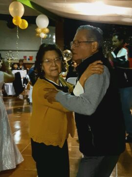 Imágenes para rendir homenaje a persona finada, estas pueden variar en su contenido.