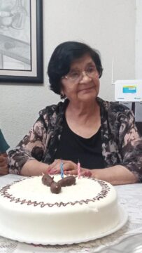 Imágenes para rendir homenaje a persona finada, estas pueden variar en su contenido.