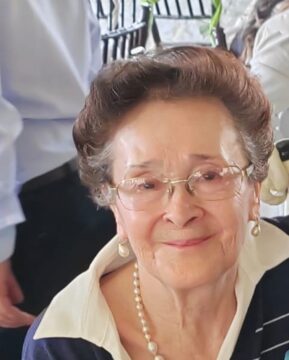 Imágenes para rendir homenaje a persona finada, estas pueden variar en su contenido.