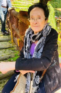 Imágenes para rendir homenaje a persona finada, estas pueden variar en su contenido.