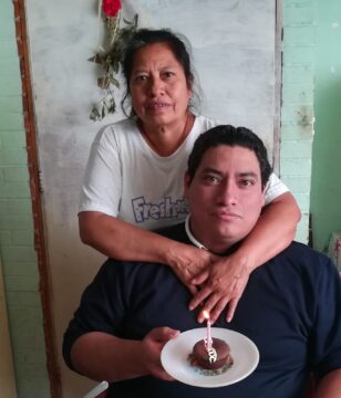 Imágenes para rendir homenaje a persona finada, estas pueden variar en su contenido.