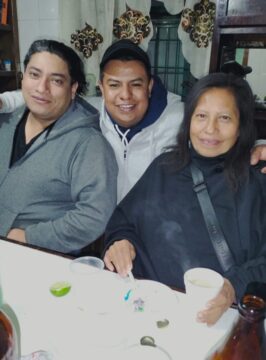 Imágenes para rendir homenaje a persona finada, estas pueden variar en su contenido.