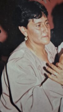 Imágenes para rendir homenaje a persona finada, estas pueden variar en su contenido.