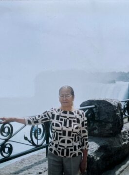 Imágenes para rendir homenaje a persona finada, estas pueden variar en su contenido.