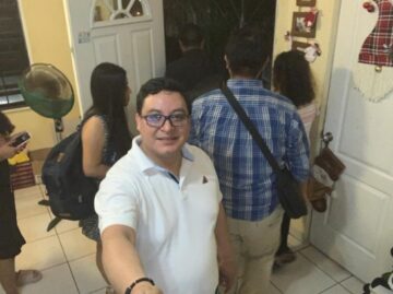 Imágenes para rendir homenaje a persona finada, estas pueden variar en su contenido.