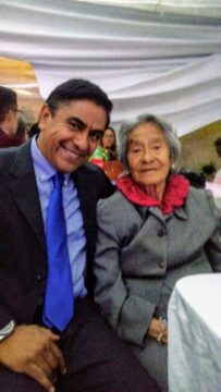 Imágenes para rendir homenaje a persona finada, estas pueden variar en su contenido.