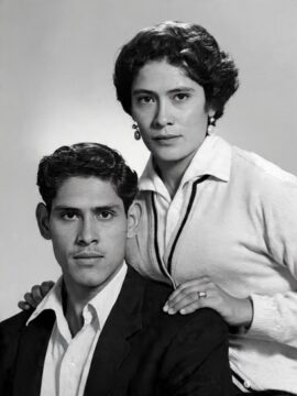 Imágenes para rendir homenaje a persona finada, estas pueden variar en su contenido.