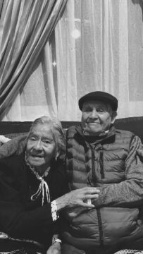 Imágenes para rendir homenaje a persona finada, estas pueden variar en su contenido.