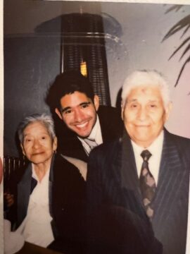 Imágenes para rendir homenaje a persona finada, estas pueden variar en su contenido.