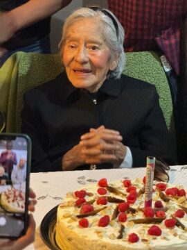 Imágenes para rendir homenaje a persona finada, estas pueden variar en su contenido.