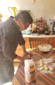 Imágenes para rendir homenaje a persona finada, estas pueden variar en su contenido.