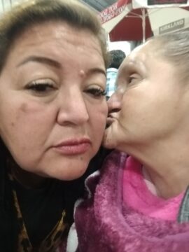 Imágenes para rendir homenaje a persona finada, estas pueden variar en su contenido.