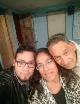 Imágenes para rendir homenaje a persona finada, estas pueden variar en su contenido.