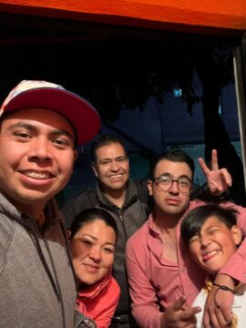 Imágenes para rendir homenaje a persona finada, estas pueden variar en su contenido.