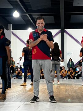 Imágenes para rendir homenaje a persona finada, estas pueden variar en su contenido.