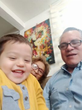 Imágenes para rendir homenaje a persona finada, estas pueden variar en su contenido.