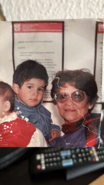 Imágenes para rendir homenaje a persona finada, estas pueden variar en su contenido.