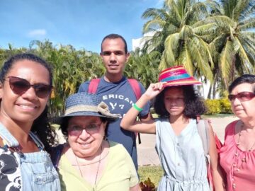 Imágenes para rendir homenaje a persona finada, estas pueden variar en su contenido.