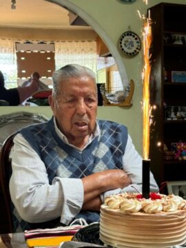 Imágenes para rendir homenaje a persona finada, estas pueden variar en su contenido.