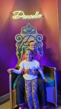 Imágenes para rendir homenaje a persona finada, estas pueden variar en su contenido.